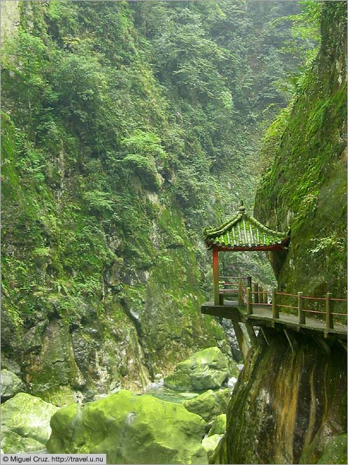 China: Sichuan Province: Resting spot