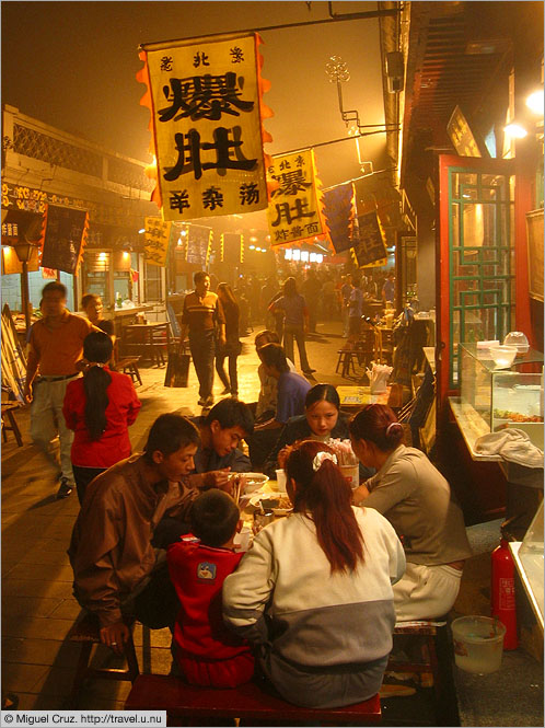 China: Beijing: Alley dining