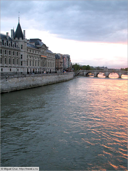 France: Paris: Seine sunset