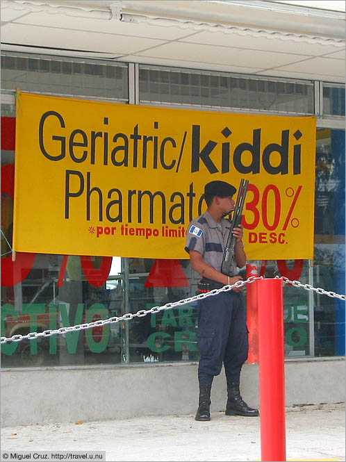 Guatemala: Guatemala City: Drugstore security