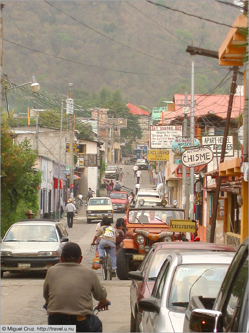 Guatemala: Panajachel: Panajachel street scene