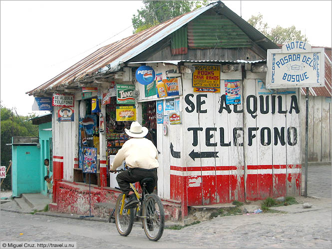 Guatemala: Panajachel: Corner shop