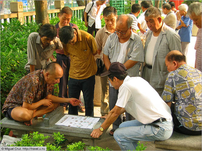 Hong Kong: Kowloon: Chinese chess in the park
