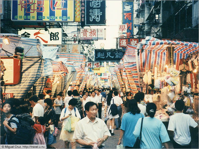 Hong Kong: Kowloon: Street market in Kowloon