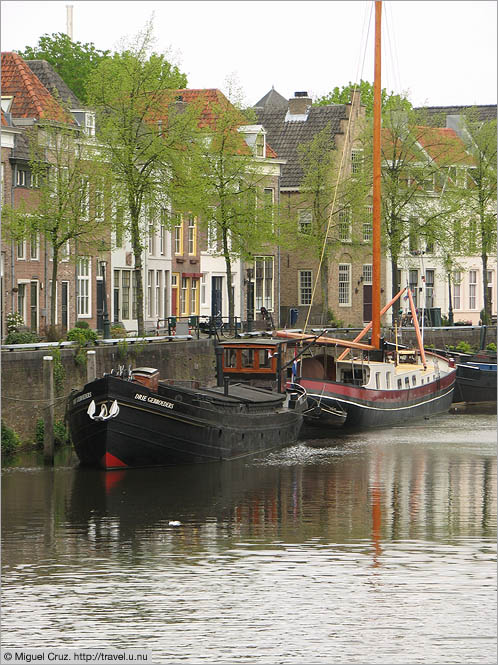 Netherlands: Den Bosch: Boats and houses