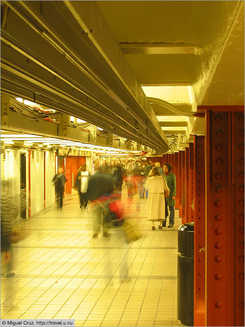 United States: New York City: Subway tunnel